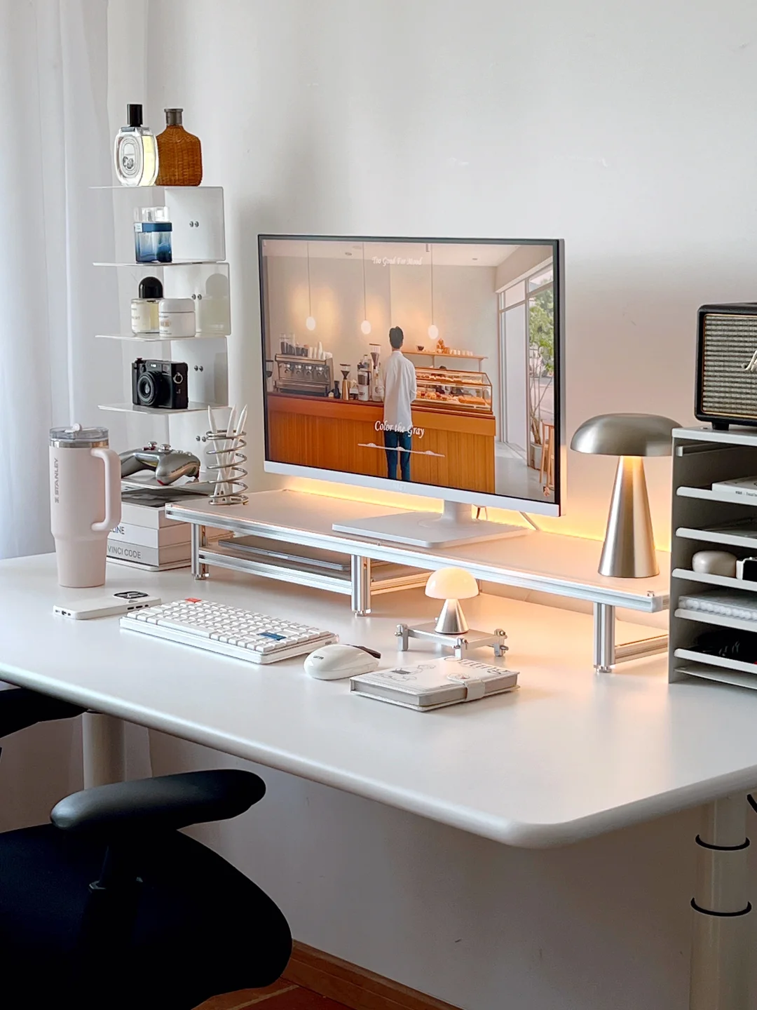 宅在属于自己的精神领地书桌前~