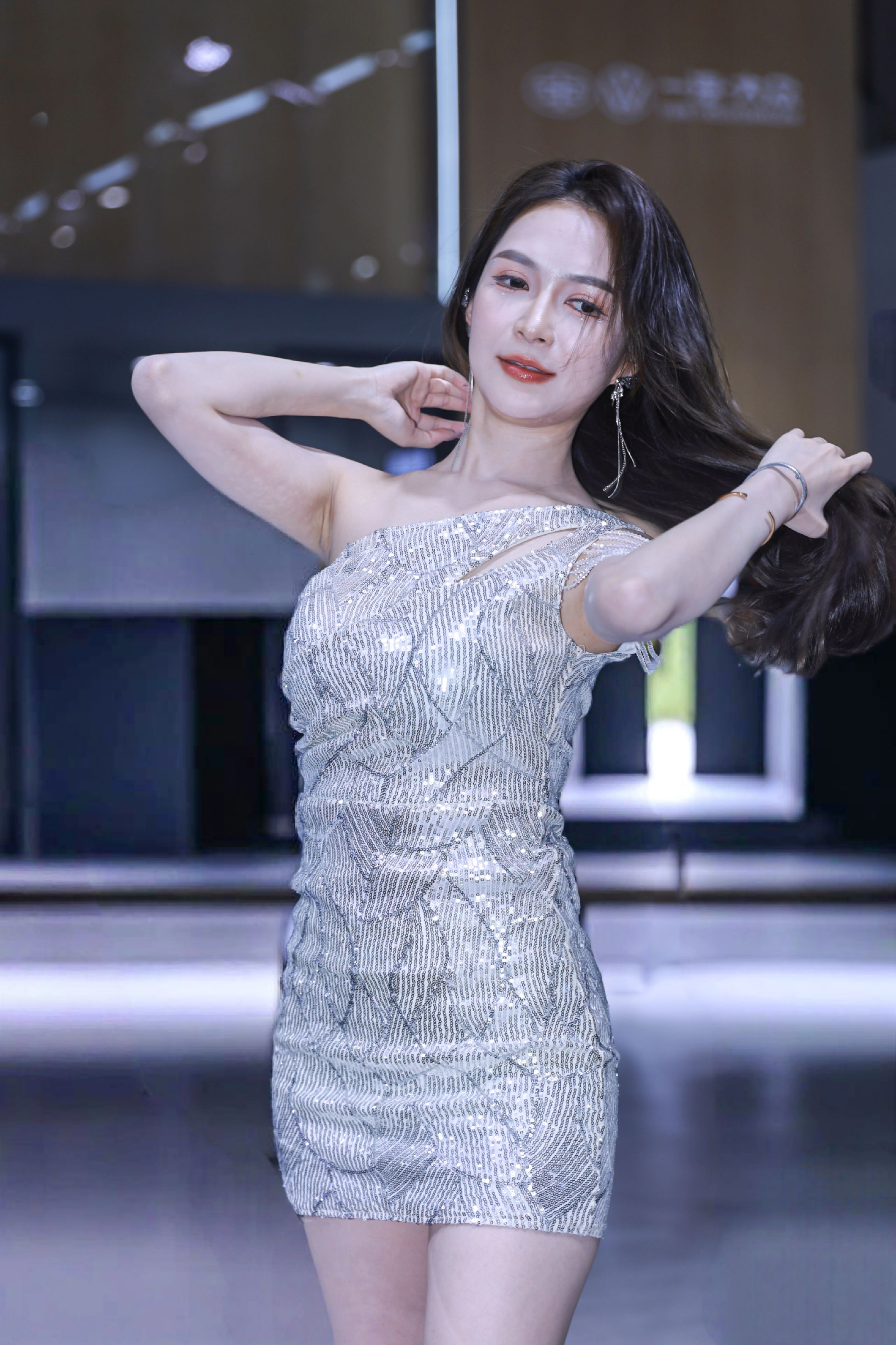 <p>高颜值 车展车模 模特 热门 女神 <!--{img:0}-->...