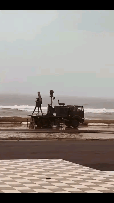 印度防空导弹变呲花在地上打滚 近日，印度又整出个大活：导弹发射后，没有向前飞，直接坠落原地喷火打滚……[允悲][允悲][允悲] 海外新鲜事热点现场 ​​​
