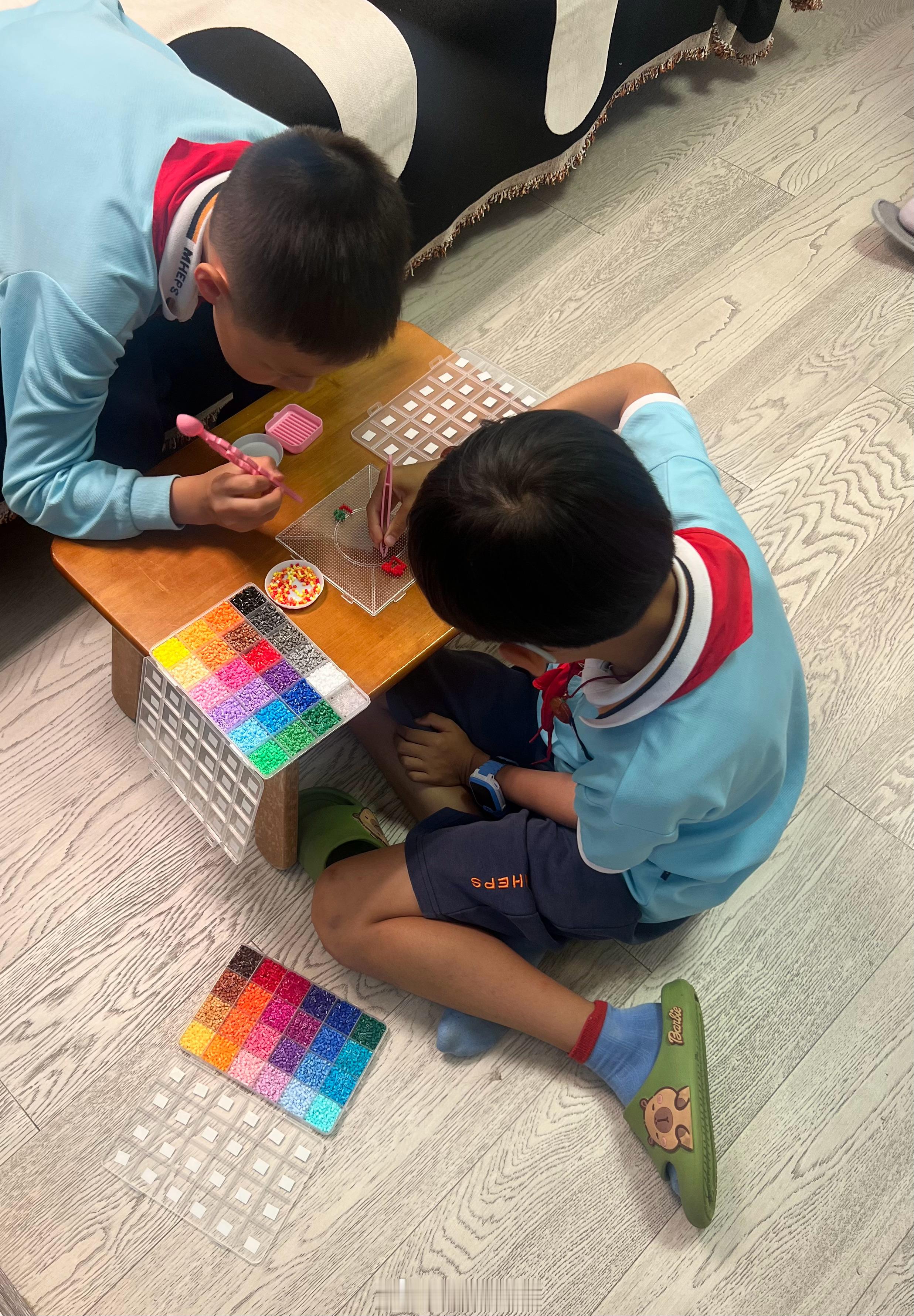16:30接到牛牛，和小雨吵着要一起玩两人商量来我家玩一直玩到九点离开牛牛说今晚快乐翻了好多好多倍[哈哈]四年级的牛牛 ​​​