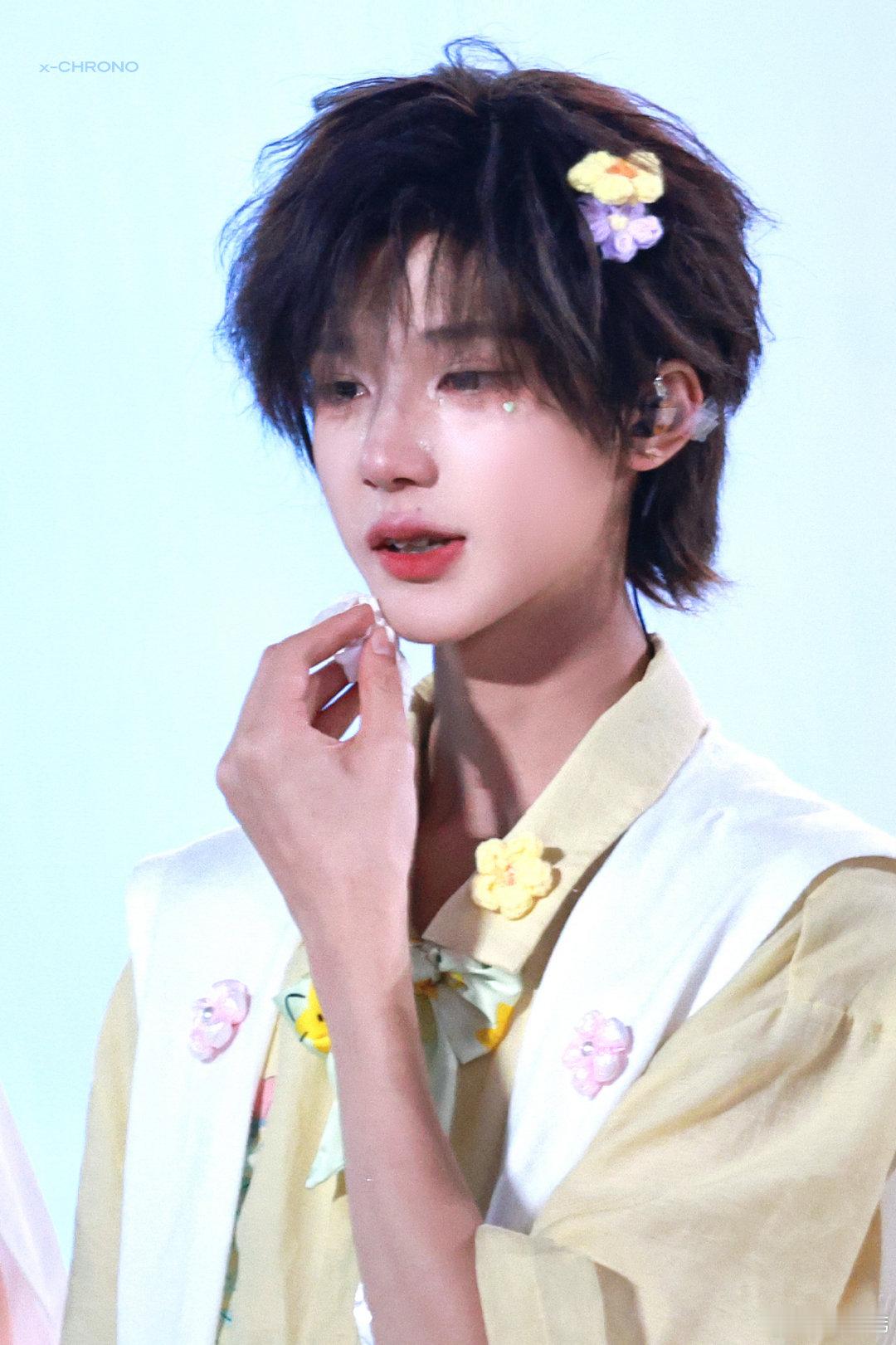 #魏子宸[超话]# 🐼#魏子宸 轩然霞举日升月恒#🐼#魏子宸 四代最强纯血养成# 🐼#魏子宸 青衫落拓 星霜荏苒# 

落日溺在云层银河滑落一片掉进大海月光散落在森林里你要走在这浪漫里

​