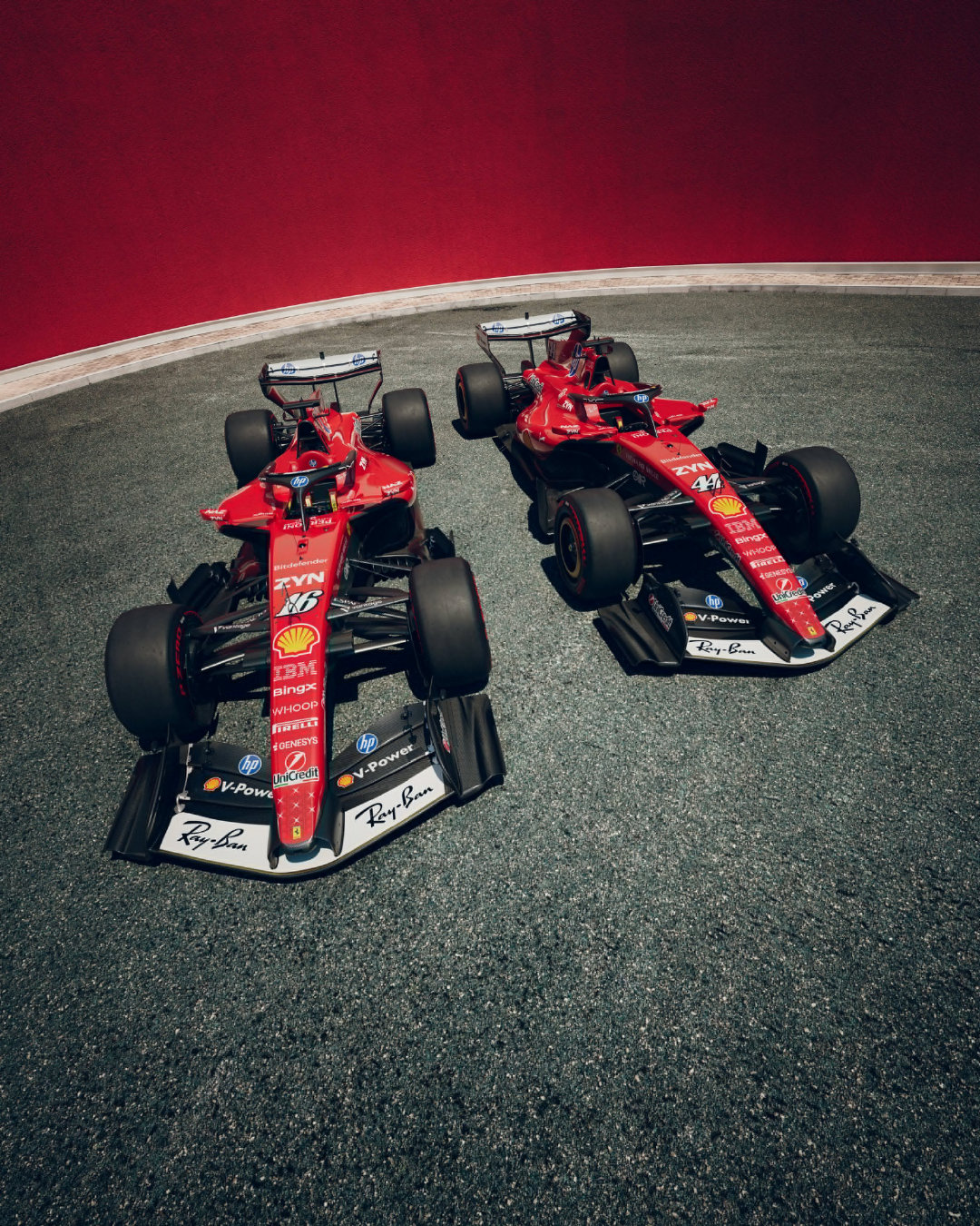 #F1[超话]##2026f1意大利大奖赛# 

法拉利车队发布意大利大奖赛特别版赛车涂装与相关周边产品，向车队的传奇车手迈克尔.舒马赫致敬 ​