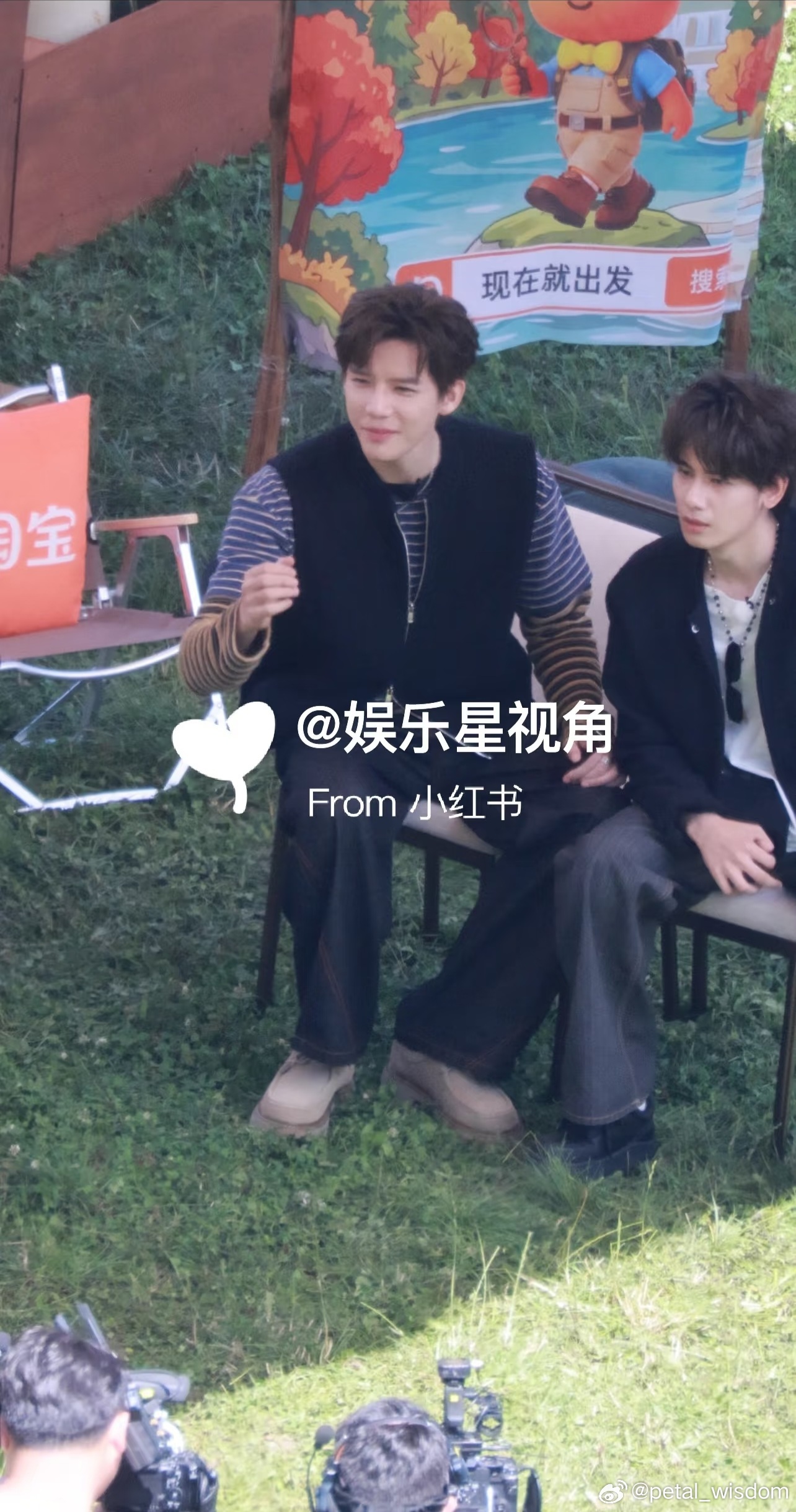 作为粉丝，我通常不太喜欢对演员的形象评头论足。我认为，做一个好粉丝应该尊重每个人的选择，无论他们选择什么风格的服装，出演什么角色或节目，都应该尊重他们独特的个人选择。

然而，即便认识安宇的时间并不长，也只是短暂地关注他，我仍然对他的造型感到失望。

虽然他声称每个月都会听取粉丝的意 ​
