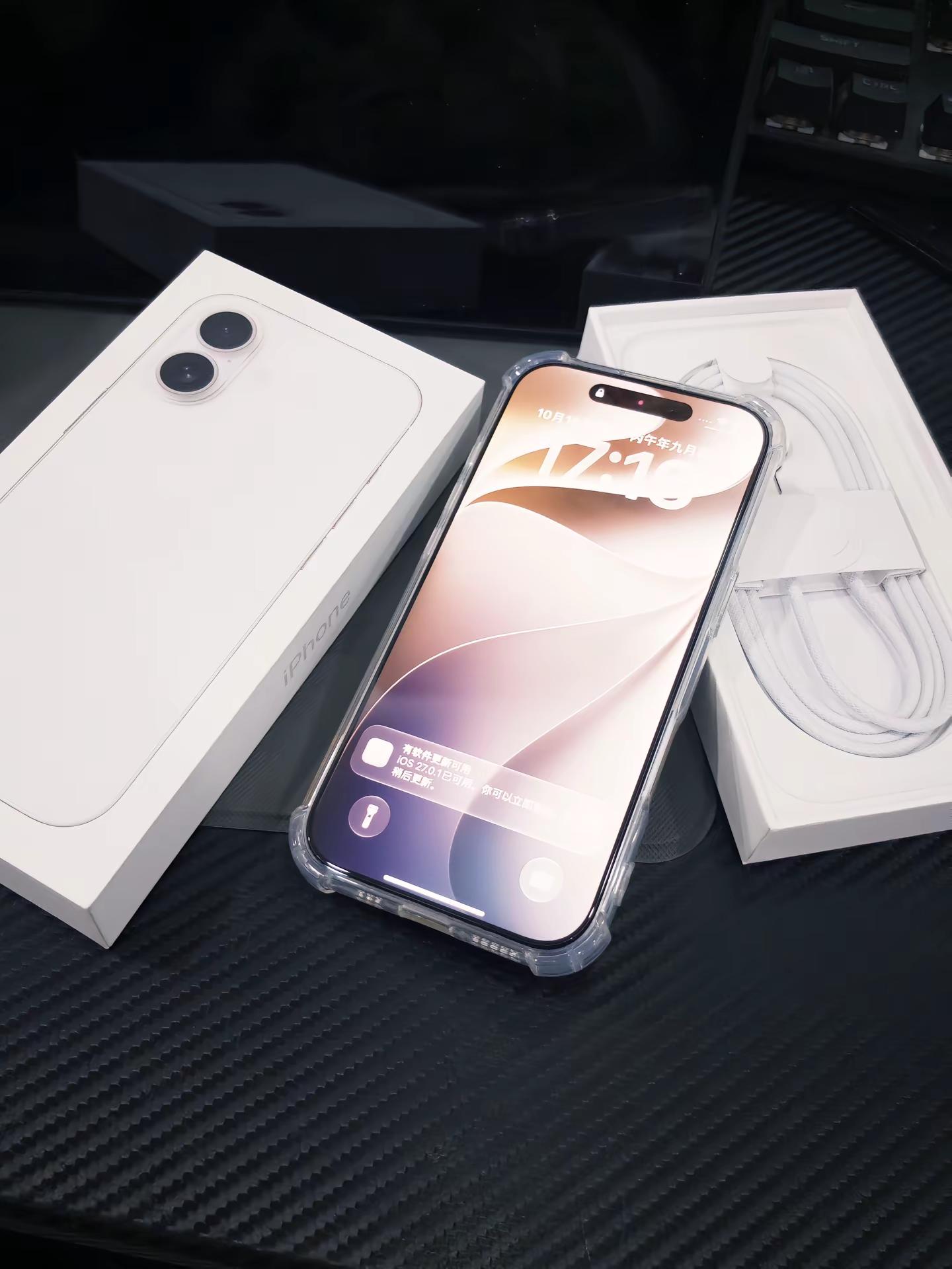 心心念念的17终于买回来了，盼了这么久总算顺利拿下了iPhone17好看的不只是手机