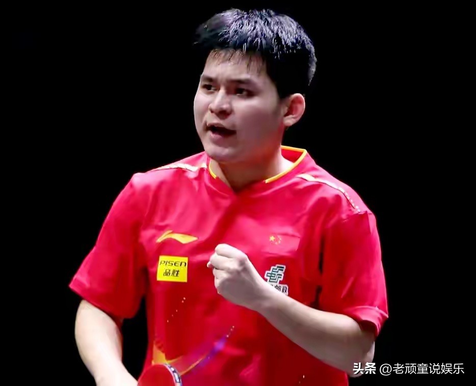 亚运会乒乓球比赛激战正酣，北京时间9月20日中午，国乒男团在首秀中登场，迎战中国澳门协会，由于双方实力差距太大，国乒在头号选手王楚钦休战的情况下依旧以3‑0轻松胜出，小将林诗栋、温瑞博、黄友政全程一局不失零封所有对手，更多详情请看下文。

本场小组赛，教练组选择让主力王楚钦在场边观战，把登场机会交给