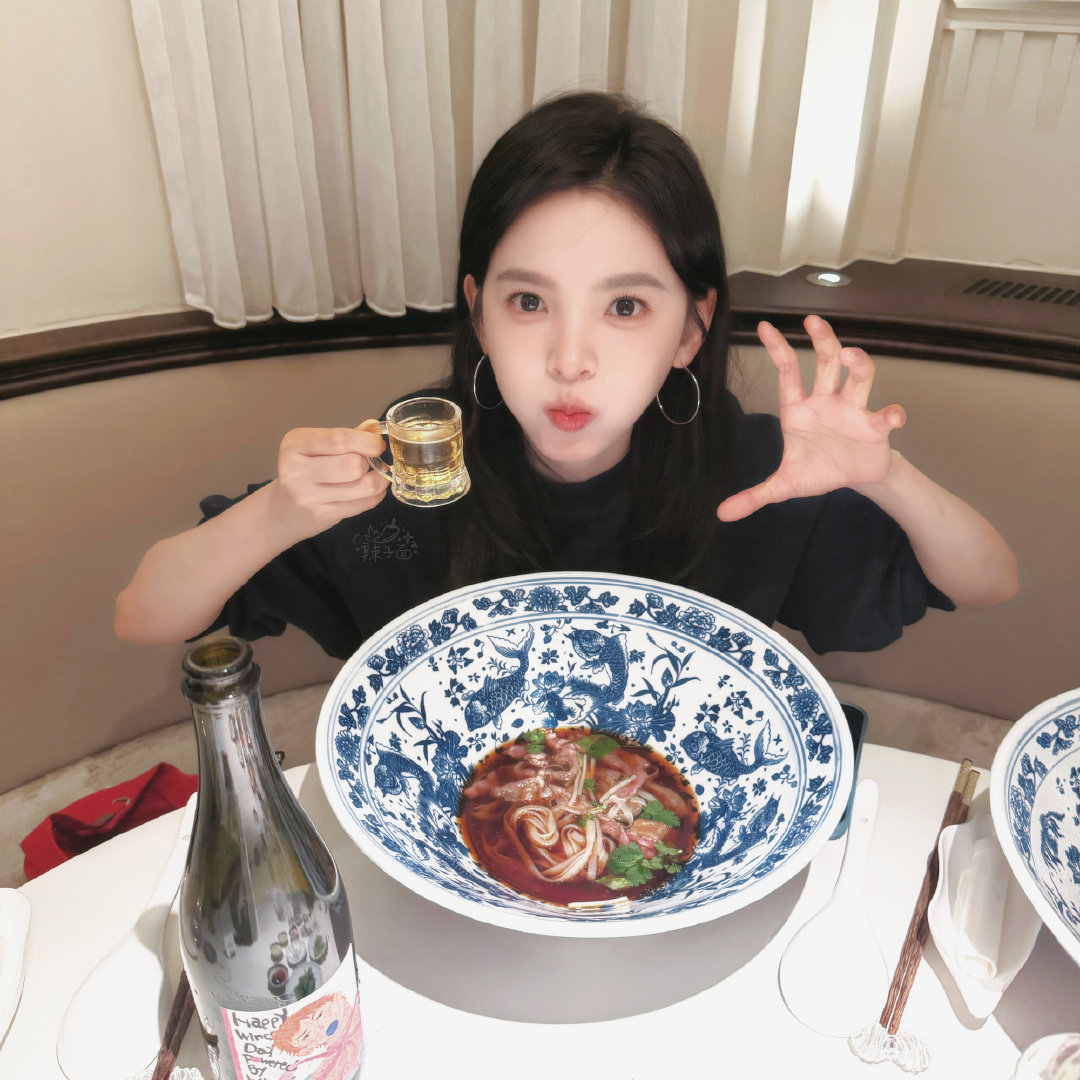 #章若楠#🩵 #章若楠头像# 🩵#无水印头像# 
每天陪你可可爱爱（图来源于网络 侵权⛰️） ​
