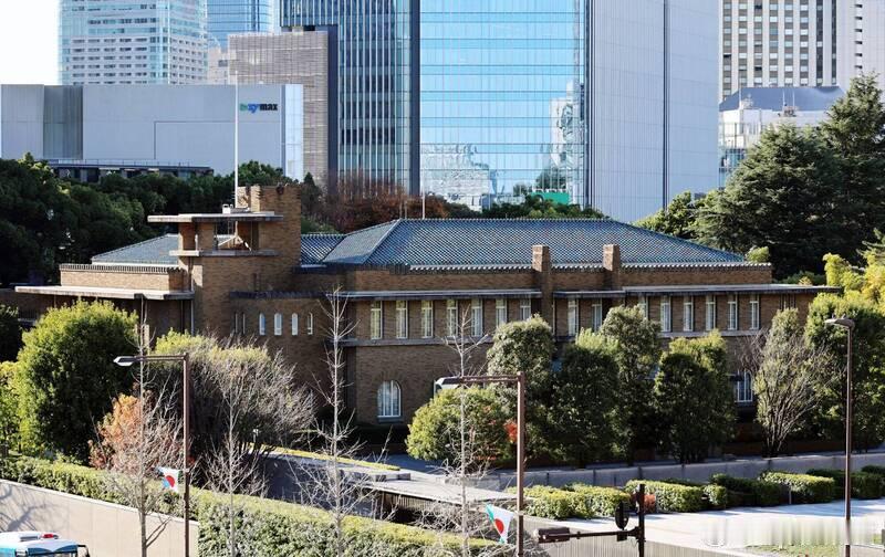 日本首相官邸传“闹鬼”传闻！高市早苗却称：这件事更让她害怕#海外新鲜事# 

日本首相官邸长期流传“闹鬼”传闻，不少历任首相和官员入住后，都曾被问及相关话题。高市早苗近日在社交平台X（原推特）发文，亲自回应外界关注的“首相公邸幽灵”传闻。她幽默表示，自己入住后从未遇到过“鬼”，反而是前 ​