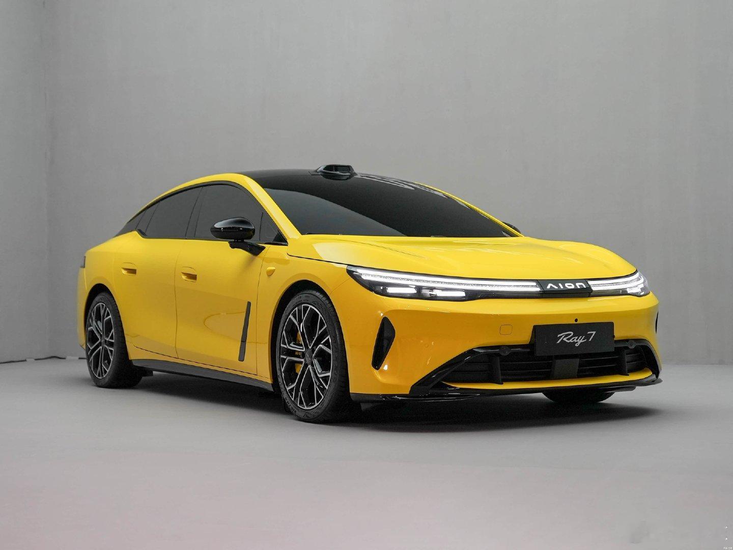 以前文远知行这类公司的标签一直是L4、Robotaxi、无人驾驶测试车...