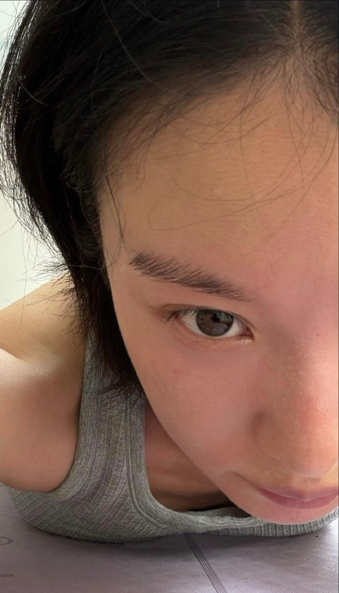 #倪妮[超话]#  
不同手机看猫猫居然是不一样的
其实小猫咪得意地嘴角上扬 ​