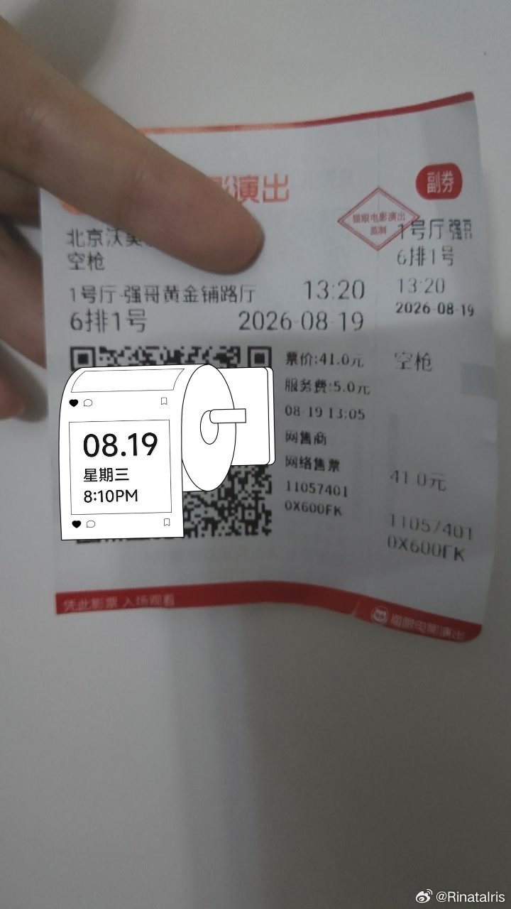 #电影空枪# 不行我得带tag发一条
爽飞了空枪！名场面太多了！
最有张力的一段是佛前对峙，朱一龙和梁家辉的对手戏，老富豪不动声色，悍绑匪张狂又冷静，一个全景两人各自一边，中间佛头慈眉敛目，整个画面有一种于无声处听惊雷的感觉。
最封神的一场戏是强哥绑着炸弹在烟花下跳舞，BGM是东方之珠，窗外 ​