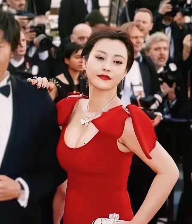 中国最丰满的5位女星，美的各有千秋，她们的身材也太犯规了 ​
