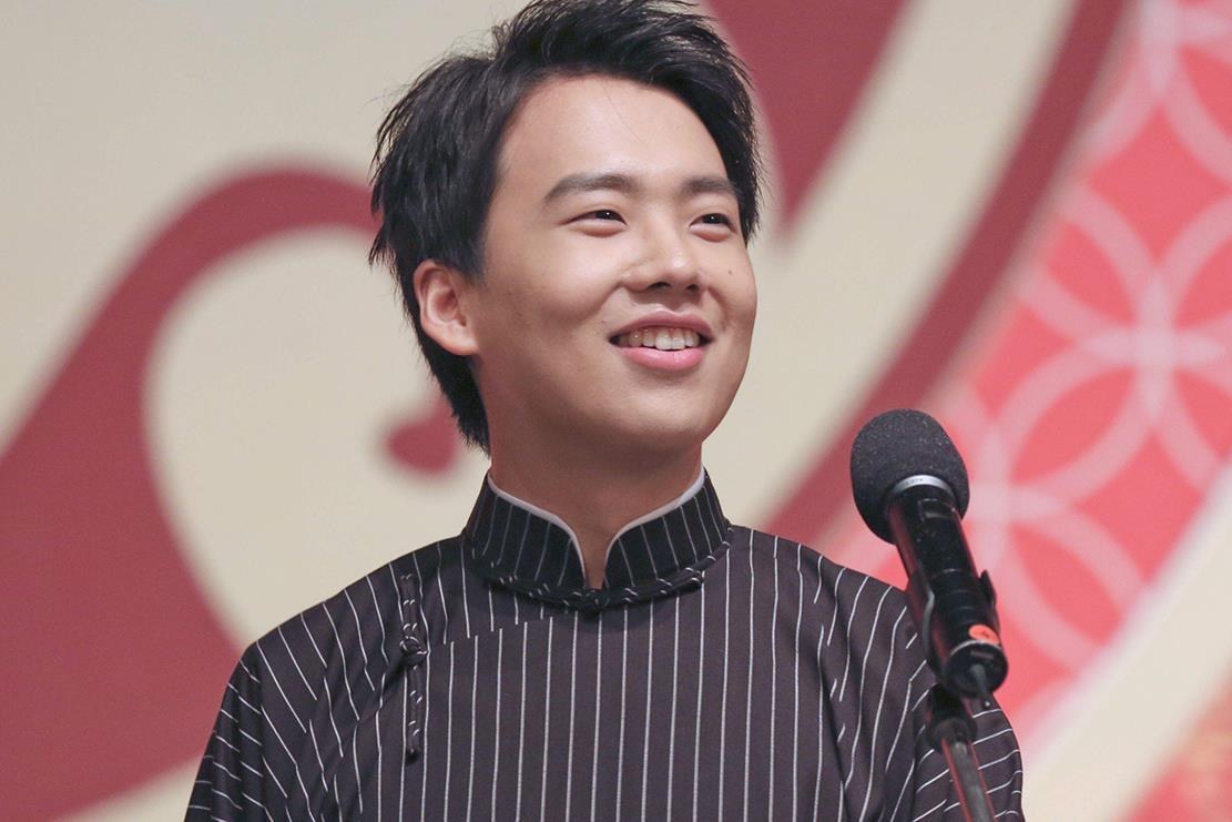郭麒麟恋情传闻：少班主的沉默，粉丝吵翻了