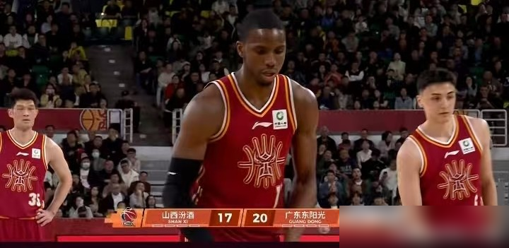 NBA都来抢人了，杜锋当初却把他当庸才骂走，广东球迷的心在滴血。 一...