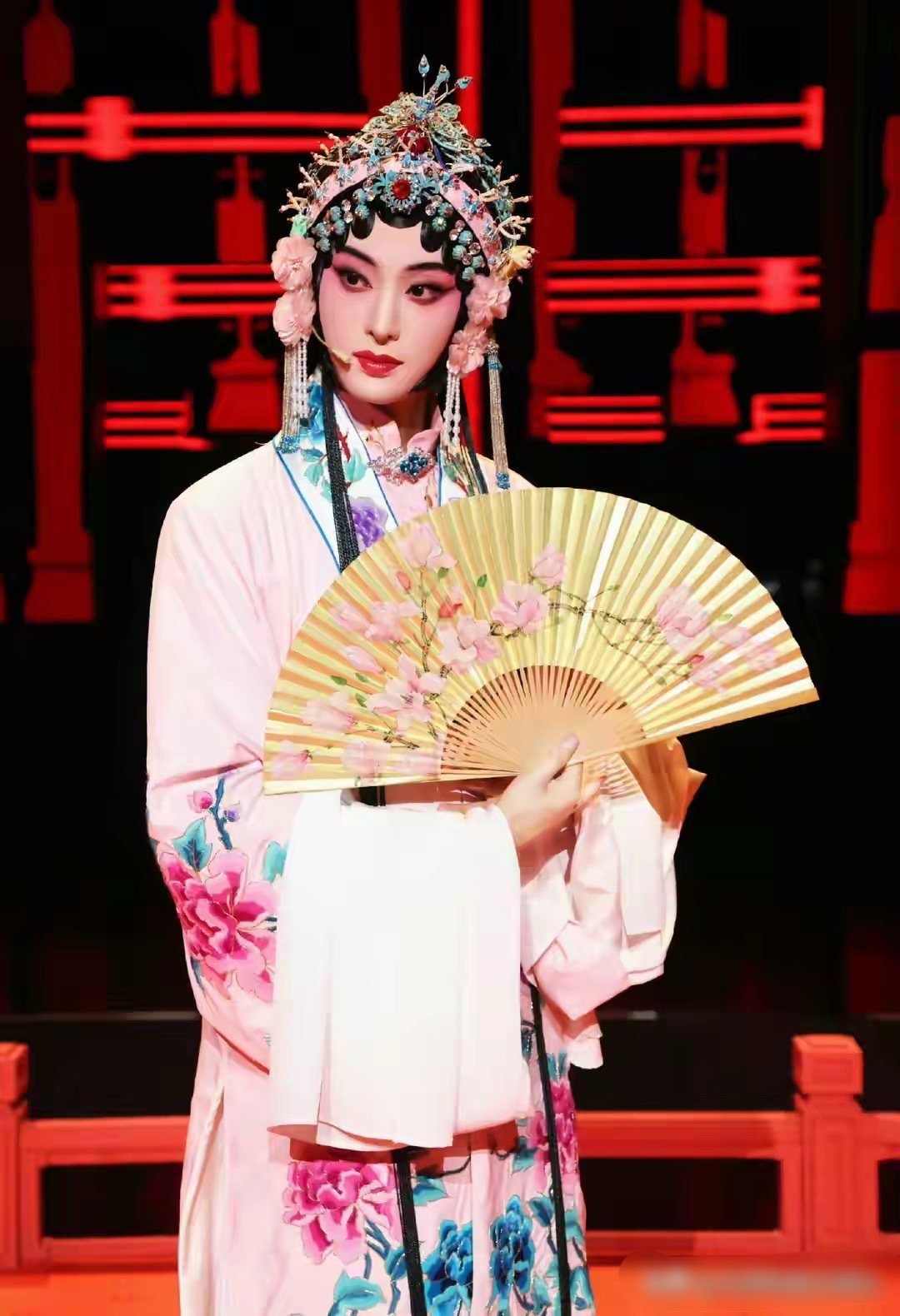 唐九洲反串杜丽娘美到谢楠落泪！《披荆斩棘》五公898分刷新纪录 ​