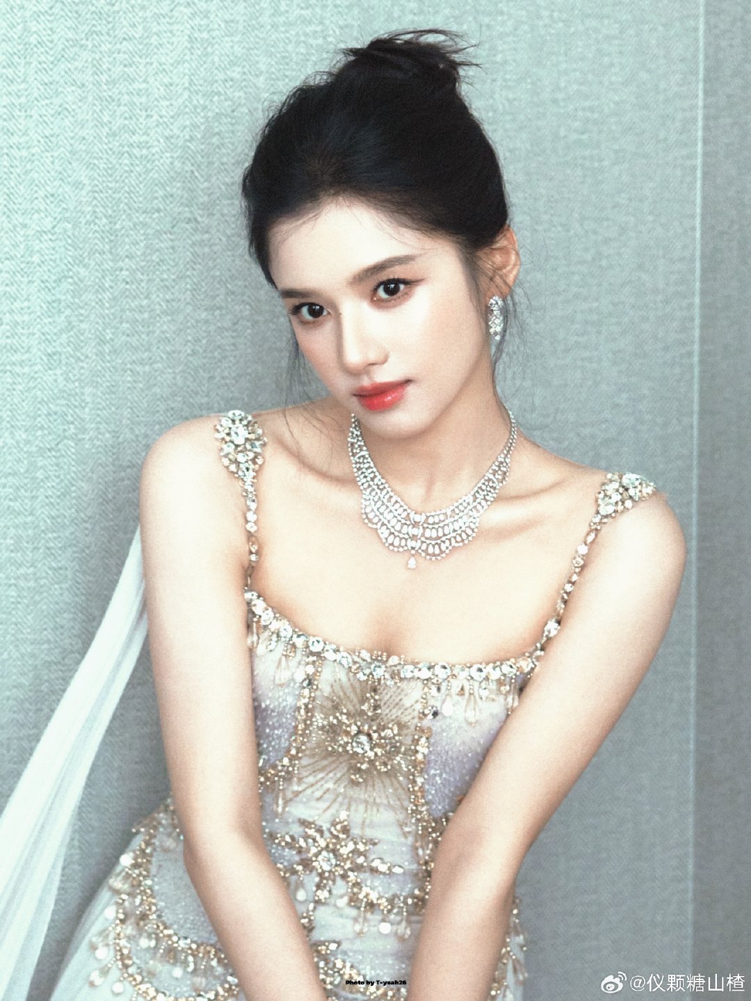 #张婧仪[超话]##张婧仪代言比亚迪秦max# 👸🏻#张婧仪# 

“神明赋予万物至生命，你赋予我深情而浪漫的爱意”"𝑻𝒉𝒆 𝒈𝒐𝒅𝒔 𝒈𝒂𝒍𝒍 𝒕𝒉𝒊𝒏𝒈𝒔, 𝒂𝒏𝒅 𝒚𝒐𝒖 𝒂𝒏𝒕𝒊𝒄 𝒍𝒐𝒗𝒆."

​