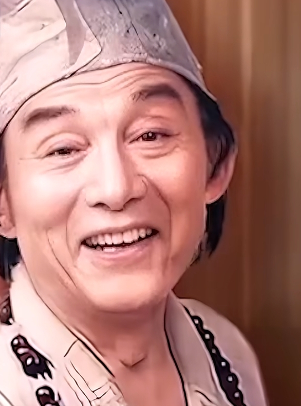 很多人刷到过游本昌老师的短视频，网上一直有讨论：如果以后老人家不在了，这个账号该怎么处理？不少网友觉得，这是游老留给大家的念想，不该注销。但也有人说，账号归属家人，最终还是该尊重家属的选择。
 
网上争论挺热烈的，可很多人没考虑到