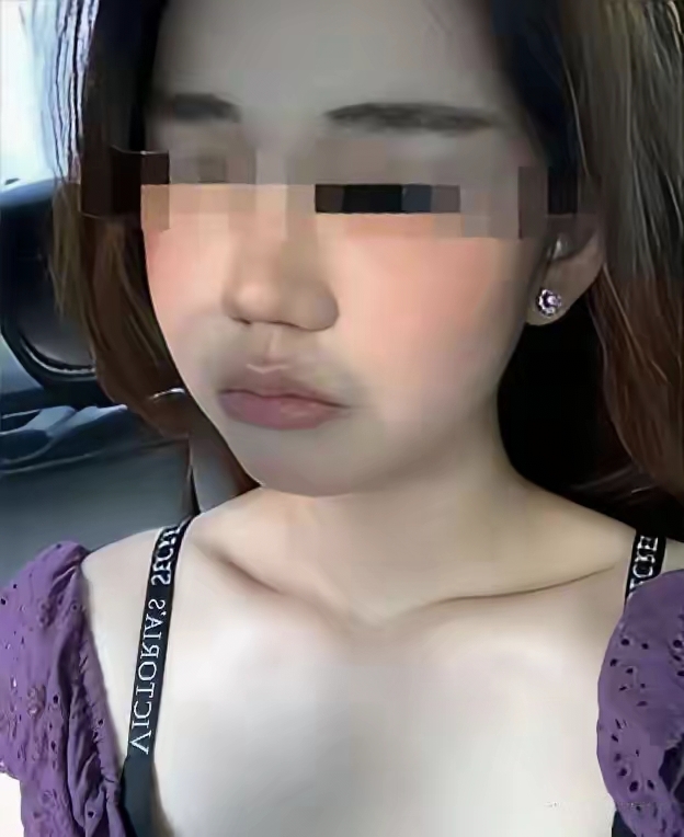 自作自受！长沙熊小仙女的后续来了！

央媒表态，马来西亚大学也回应了，被碰臀女生下一步再不找男童父母求得原谅，恐怕退路要被自己堵死了。

​网传称她留学的学校是马来西亚大学，读的是预科班，是安徽新华学院的挂名学生。还没有正式被录取。

​​​有网友举报到了马来西亚的大学后，马来西亚大学很快有了回应，