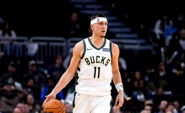 北京时间10月29日上午8点，NBA常规赛迎来一场东部客场硬仗，火箭队奔赴密尔沃基挑战雄鹿队。
 

火箭新赛季状态火热，刚刚豪取开局四连胜；雄鹿开赛走势低迷，历经三连败之后才勉强拿下首胜。
 

本场杜兰特带队冲击五连胜，阿门与希罗展开正面交锋，赛前火箭迎来三个好消息和两个坏消息，依旧有机会客场拿