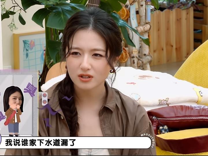 李兰迪对李雪琴说：我有一天就是出电梯门，我说哇，谁家下水道漏了？进门跟我爸说，爸，我感觉有人在熬屎。

毛不易：你爸说是爸爸在熬。李兰迪：回头一看我爸在那熬豆汁。李雪琴：那你能喝吗？李兰迪：我喝不了。

李兰迪真的是什么都敢往外说，很好奇李爸爸看到这个节目是什么表情，（肯定很精彩）。

豆汁是老北京