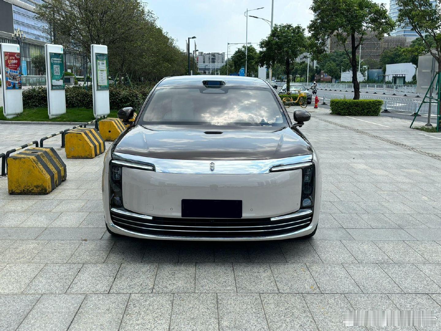 广州租车✅
尊界S800星耀行政版 四座 三电机 ​