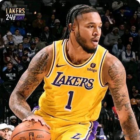 惠特莫尔有望加盟湖人❓据Lakers Nation记者莱恩透露：湖人有意捡漏签约惠特莫尔👊🏻湖媒JSMonYT透露：湖人如此追求库明加正是看中其运动天赋，而惠特摩尔同样潜力巨大且运动能力爆表❗作为年轻侧翼值得尝试👊🏻
白魔本赛季在华盛顿仅出战21场⚠️场均17分钟9分3板，命中率46%❗因肩部血栓依