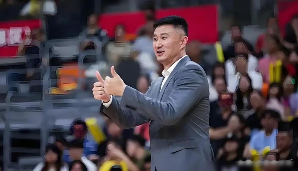 杜锋输了17分，郭士强只说了4个字。 广东队季后赛首战告负，网上很多...