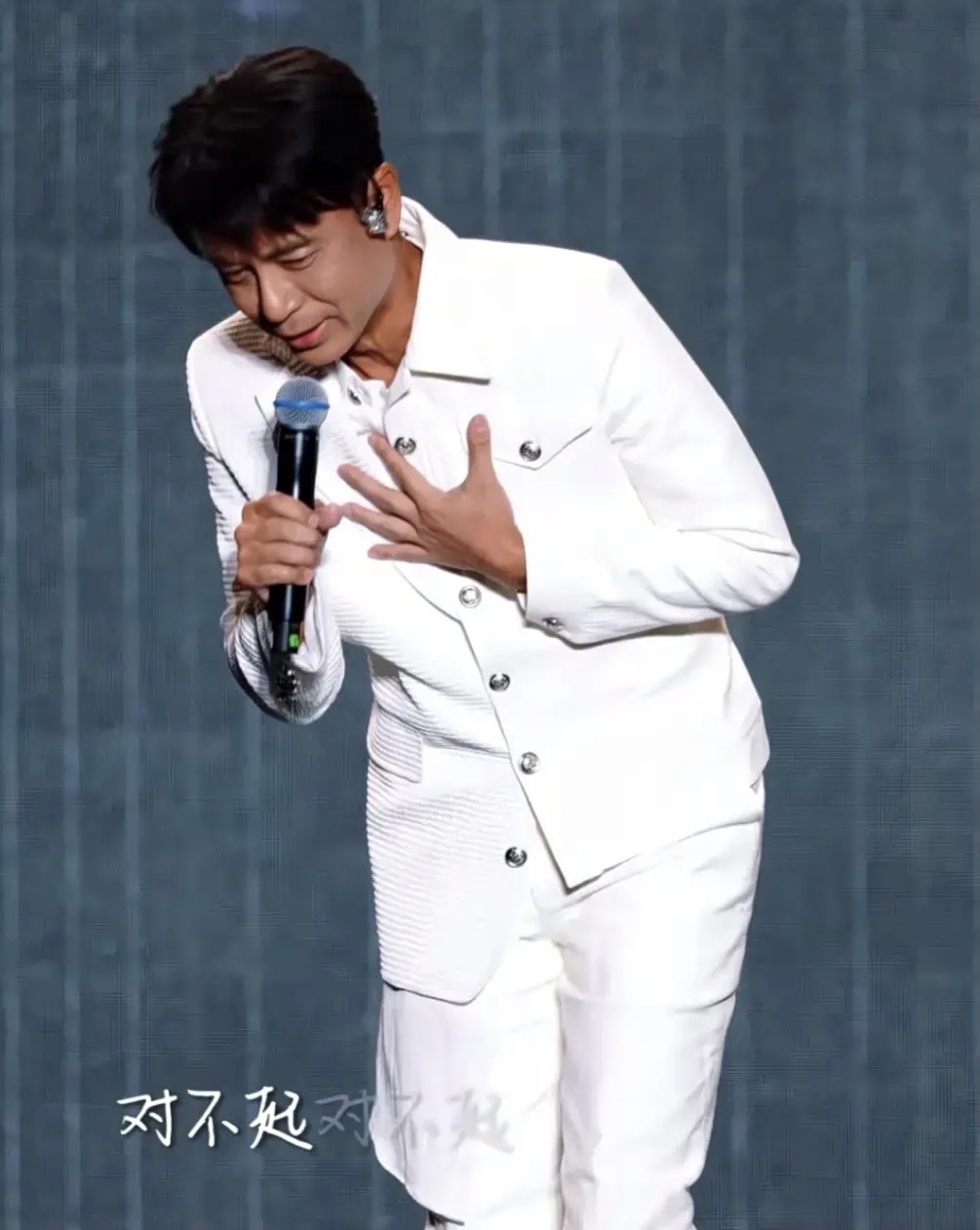 凌晨0:30开演唱会！李克勤被电车害惨