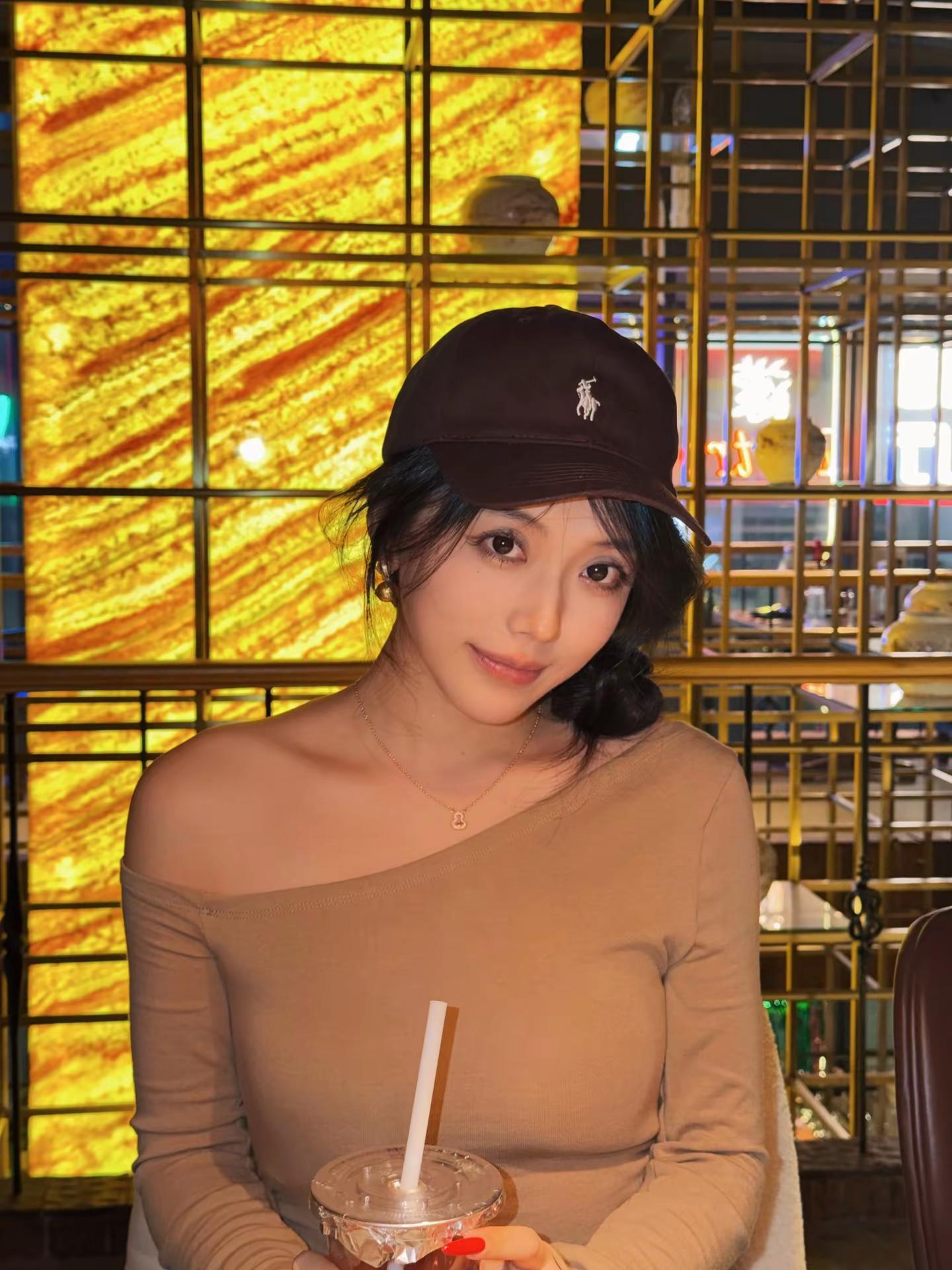 我的性格十分恶劣 但胜在脸实在太乖了