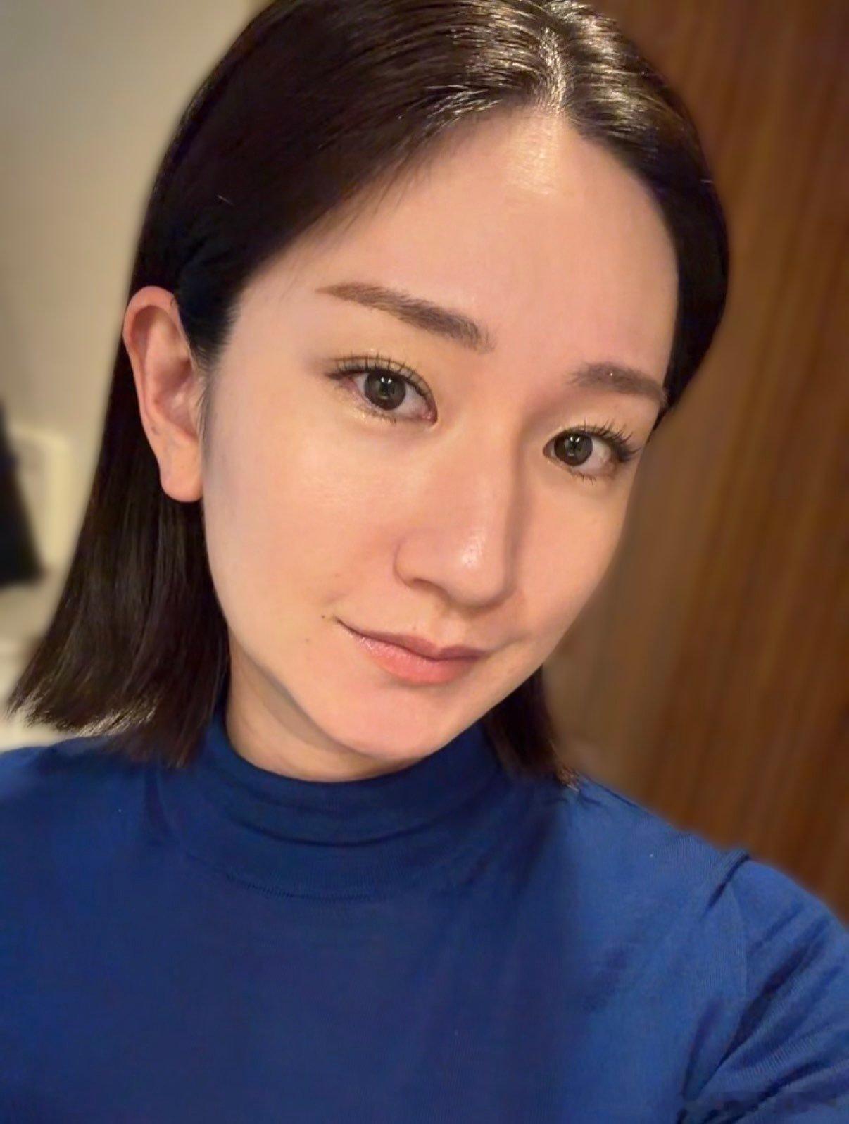 无引退大作，直接跑路，木村玲衣宣布引退！

她坦言在拍完最新一部作品后，决定彻底洗手不干，并且因为决定极其突然，将完全不会有任何引退大作。

其实这老姐的暗黑生涯极其传奇，早在2012年她就曾以“真咲惠美”和“藤木里奈”等名号出没，直到2023年以32岁“木村玲衣”的全新姿态空降Madonna。

只 ​