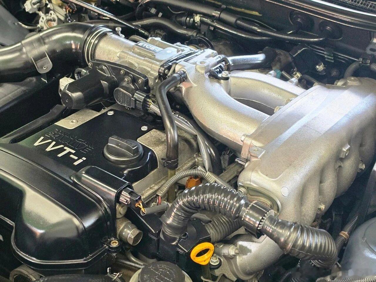 丰田 Origin 了解一下？

这就是 Toyota Origin。它不是常规量产车，而是丰田为纪念日本国内累计生产 1 亿辆而特别打造的纪念车型。

造型灵感来自 1955 年初代 Toyopet Crown；后铰链马车式车门，开启姿态让人联想到劳斯莱斯；引擎盖下，则是一台 2JZ-GE 直列六缸。它仅生产了 1,073 辆。 ​