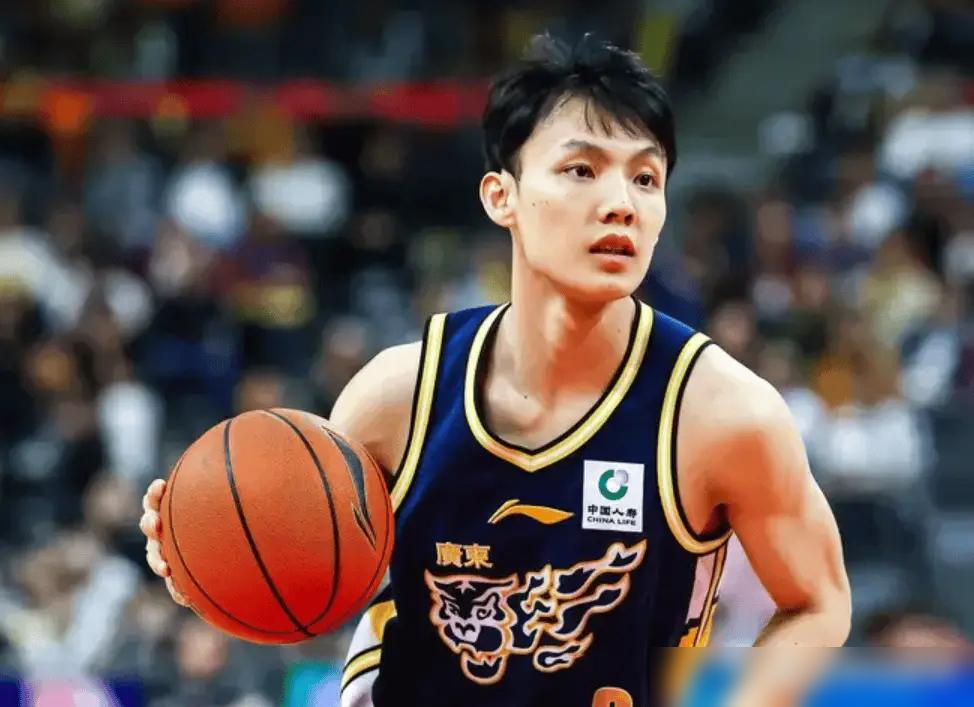 别信什么四冠王打山东稳了。我跟你说，辽宁队现在就是个空架子，一个后卫累...
