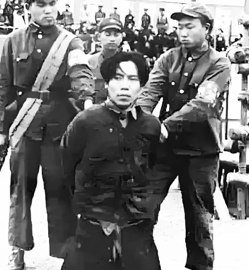 军统头子戴笠独子因何覆灭？看完就明白了！