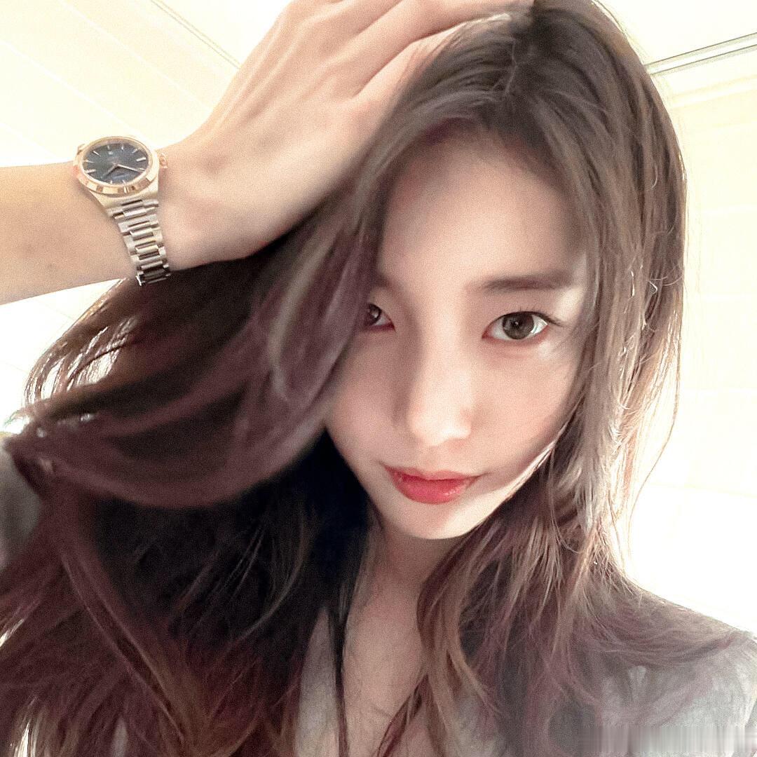 温柔的忧郁 [许愿星]

#头像##裴秀智 听说我的脸很普通# ​