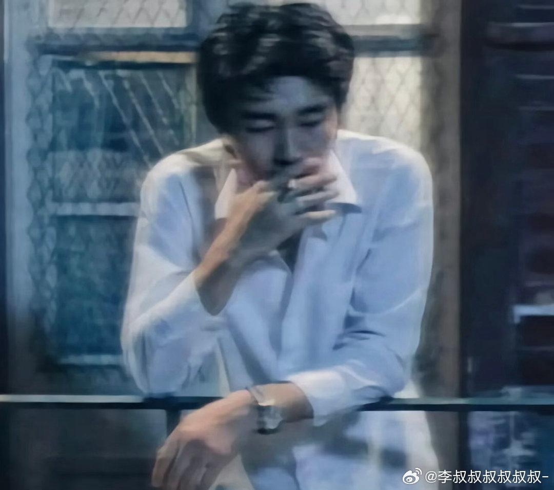 周星驰说过，你根本忘不了一个你认认真真喜欢什么人，你以为你错过的是一个人，其实你错过的是整个人生…#情感语录# ​