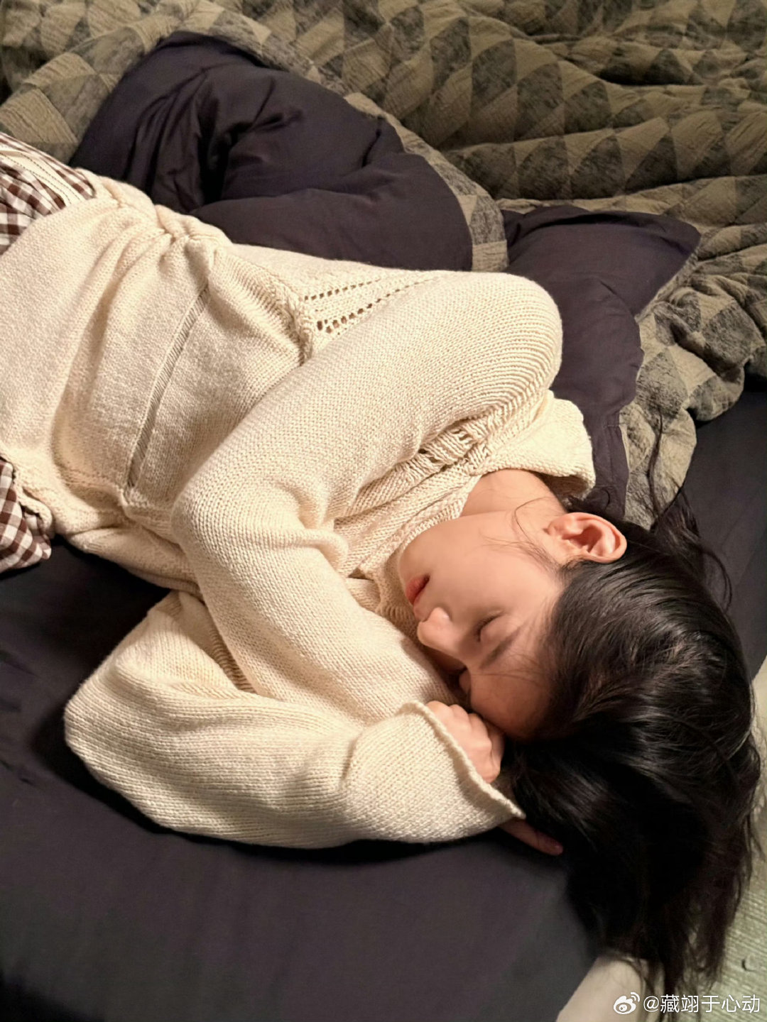 #张婧仪[超话]# ‖#张婧仪陈清雾# ‖#张婧仪代言比亚迪秦MAX# 

 保持热爱奔赴梦想忠于热爱自己的生活你在闪闪发光的同时 也要平平安安. ​