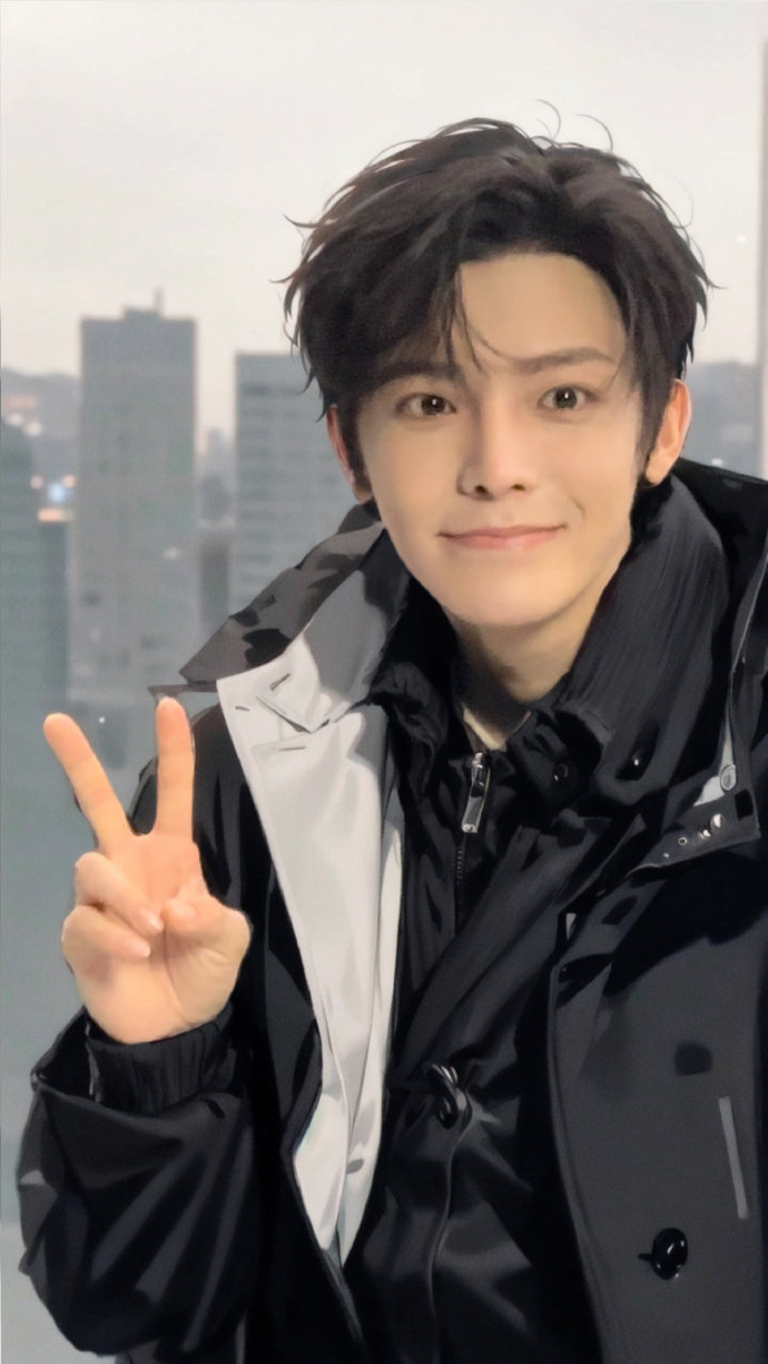 #虞书欣侯明昊城墙门壁咚路透# 体面敬业！侯明昊你干什么都会成功的！[中国赞] ​