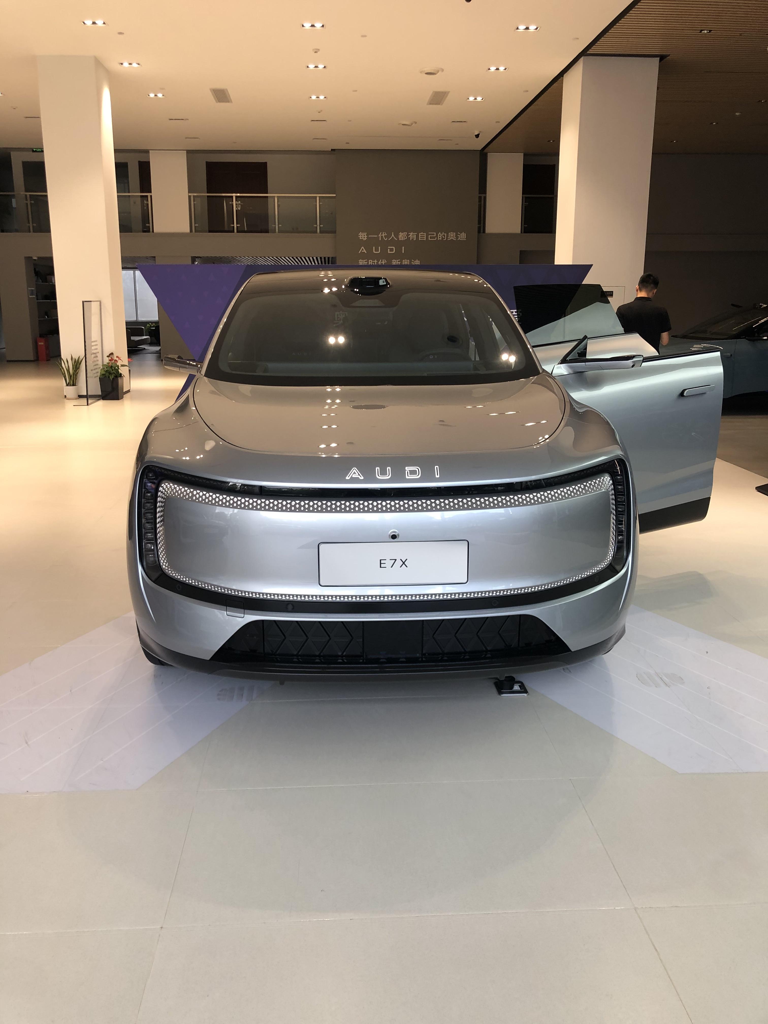 后轮转向+大空间，奥迪E7X家用实测