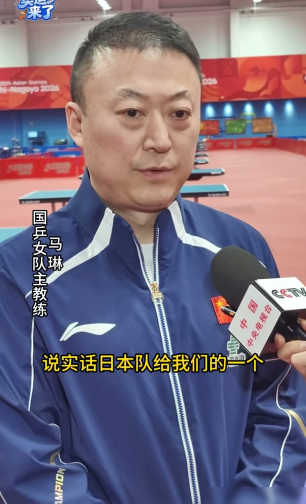 马琳说朋友总跟他讲，女队没问题，你瞎操心。他说越听这话越睡不着。日本那边伊藤美诚才25，跟莎莎一般大，张本美和又顶上来，人家新老交替早就悄悄干完了。这次亚运会国乒女队直接塞进去仨生面孔，范姝涵、陈熠都是头一回打这种大赛。上海崇明关了24天，出来就奔名古屋。嘴上说给年轻人机会，实际就是拿赛场当磨刀石，