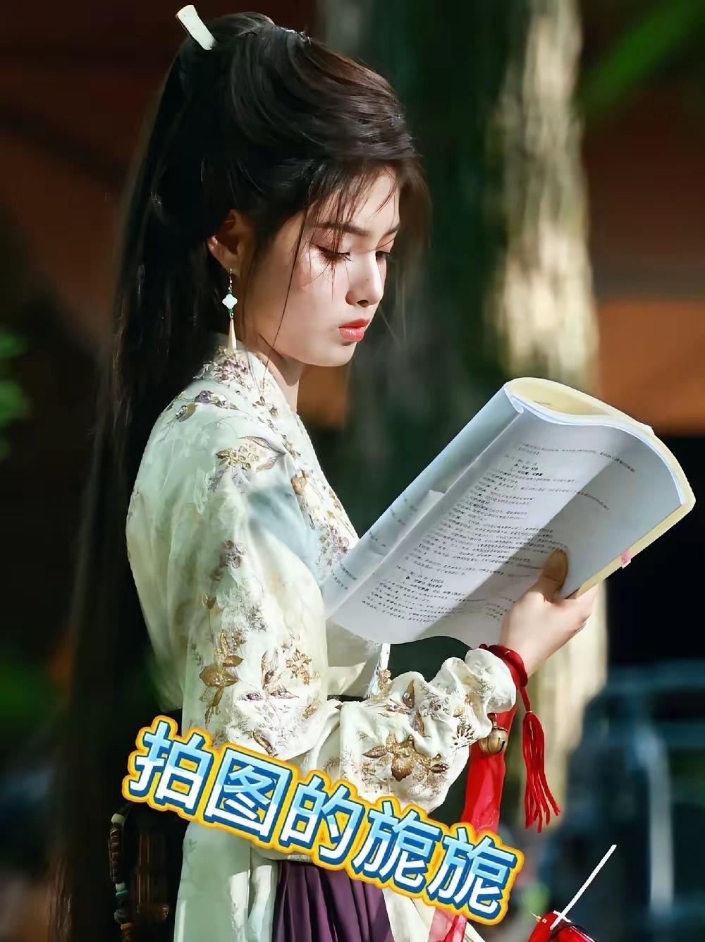 艾米本身就是偏厚重和钝感的长相，为什么要给她弄这么累赘的造型啊 ​