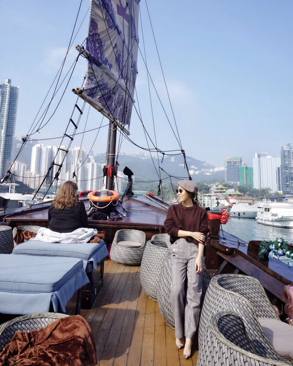⛵️香港小众行程推荐—Aqua Luna张保仔点心巡航，坐船出海看维港景吃点心