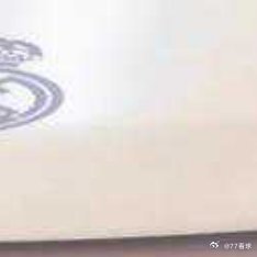 樊振东诺坎普观战国家德比，身为皇马球迷全程沉默当"卧底"
樊振东大概是乒乓球界最 "不务正业" 的皇马球迷了。这位在球台上杀伐果断的世界冠军，一谈起足球，就成了那个会为一场国家德比辗转反侧的热血少年。而他第一次踏进诺坎普的经历，荒诞得像一场梦。好在，这场梦最终迎来了最好的结局。

身为皇 ​