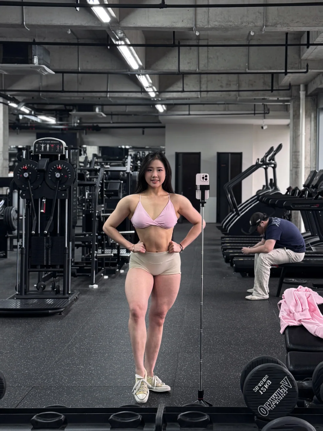 腹肌开始明显了