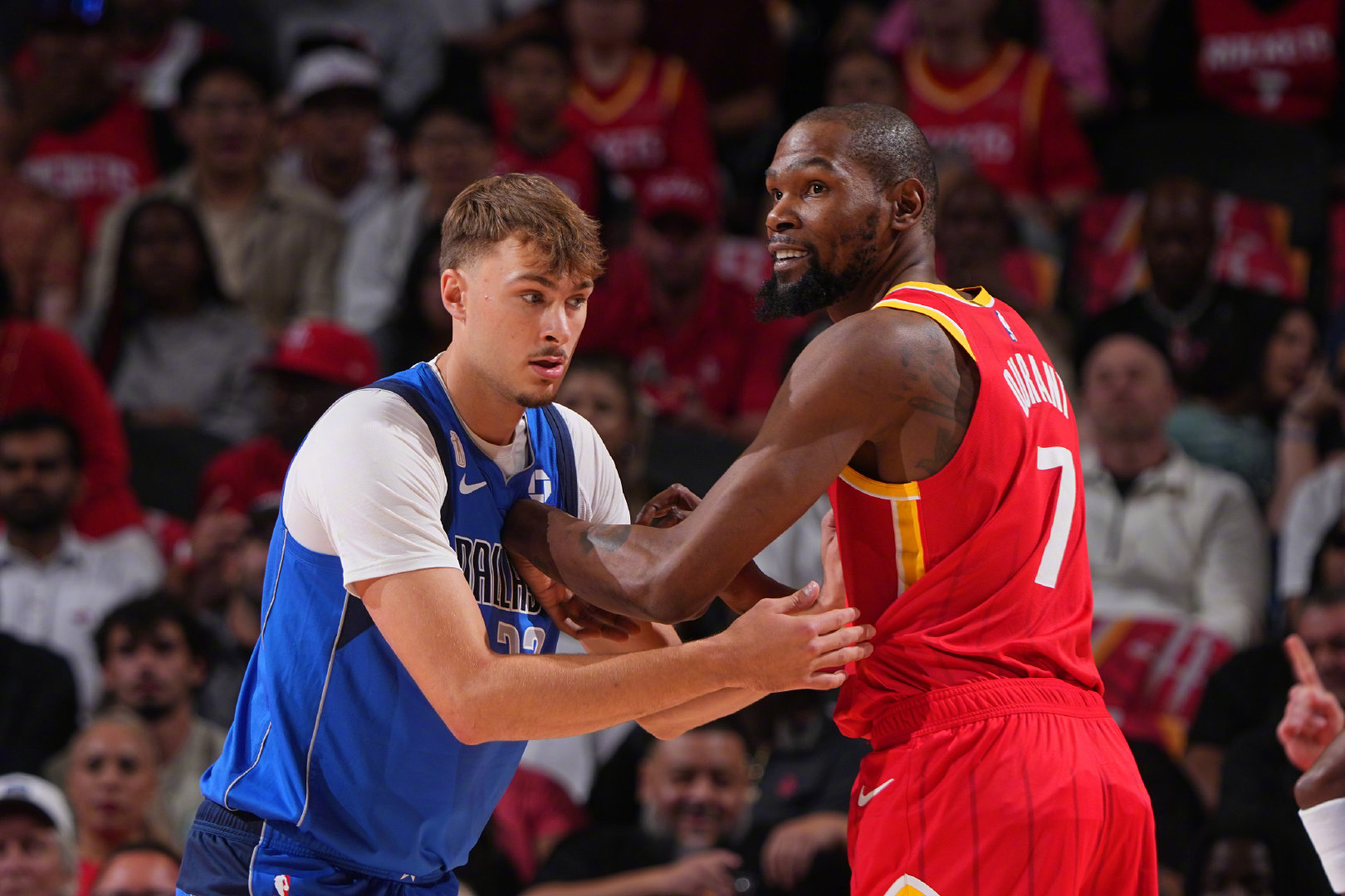 #火箭vs独行侠##火箭升空##nba新赛季2026##休斯顿火箭[超话]# 

打出一波7-0🏀对手暂停

20-18我们领先🚀第一节还剩3分38秒 ​