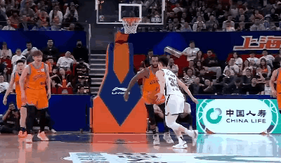 22连胜！上海114-80狂胜辽宁34分，弗格战旧主爆砍32分7助攻杀...
