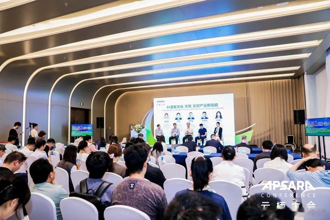 【云栖大会“AI+文化传媒”论坛：AI正从工具变成媒体和影视的“数字员工”】9月22日，2026云栖大会“AI+文化传媒”技术发展论坛在杭州国际博览中心举行。本次论坛由中国电影电视技术学会、中国广播电视国际经济技术合作有限公司与阿里云三方联合举办，邀请文化传媒领域的专家，围绕主流媒体系统性变革 ​