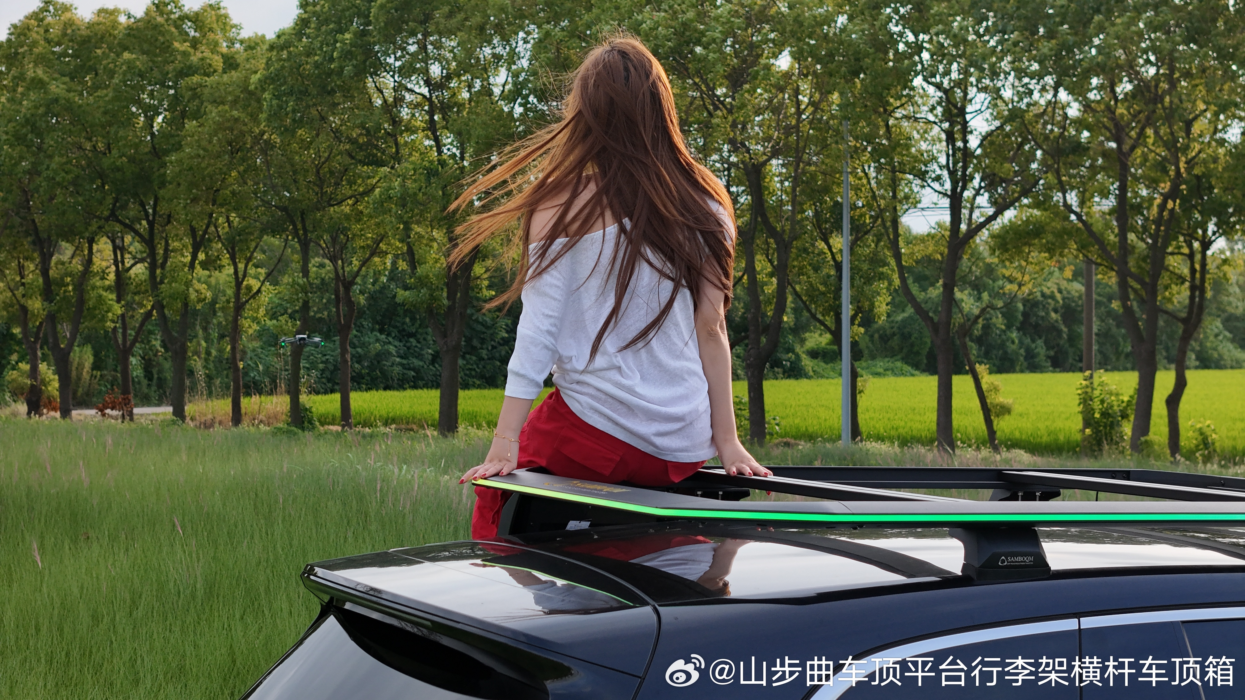 理想L6/L7/L8/L9  车主看过来🚗
星际款定制车顶平台全套户外装备上线。全自动侧帐、储物装备箱、钓鱼椅、露营帐篷一站式配齐。外观高级贴合车身，稳固抗造。自驾露营、湖边垂钓轻松拿捏，不用再为装备塞满后备箱烦恼，一台车，开启完整户外♥ #理想汽车[超话]##露营装备##山步曲车顶平台##改装# ​