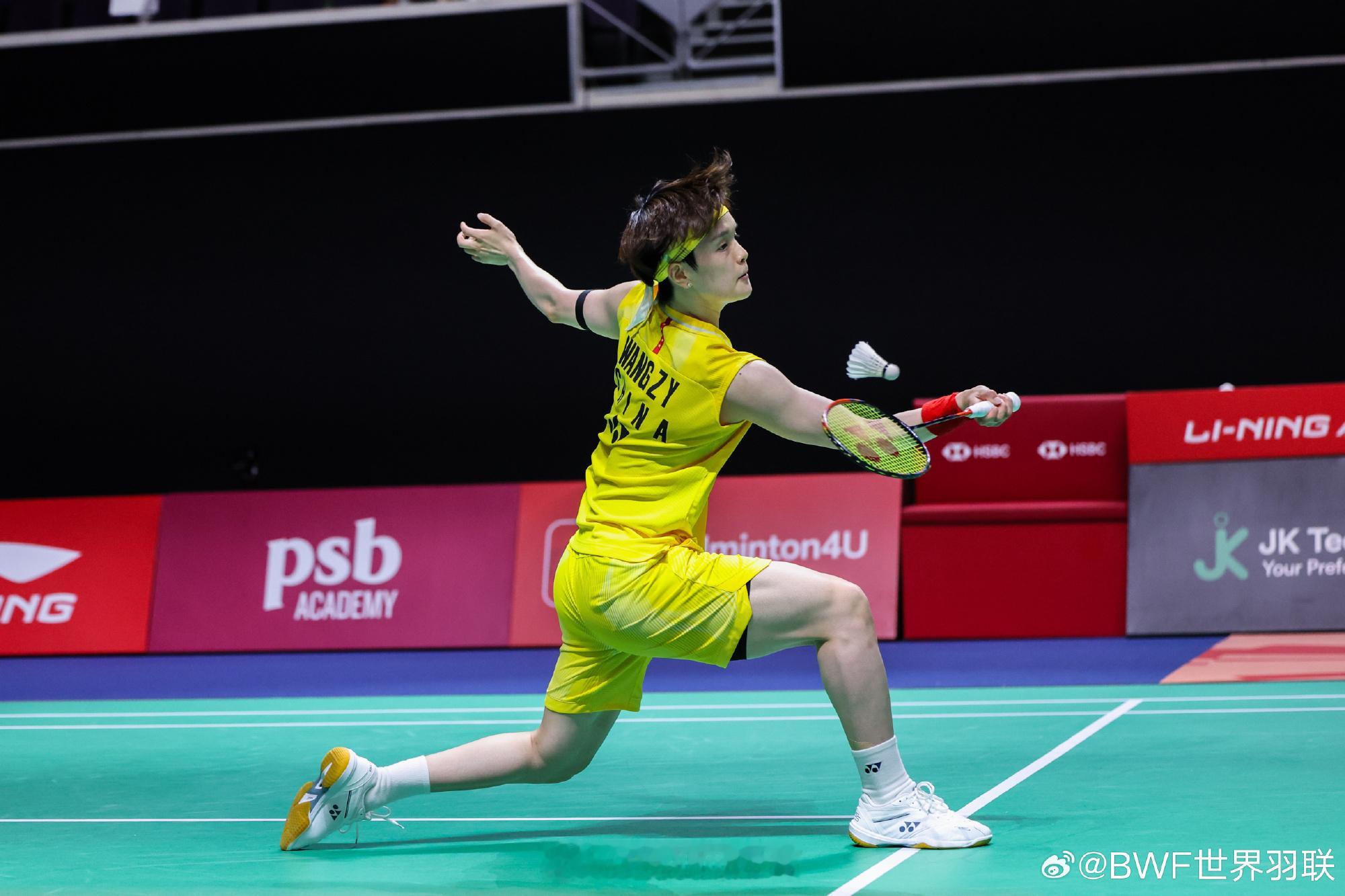 2026新加坡羽毛球公开赛女单1/4决赛，以21-11、9-21、21...