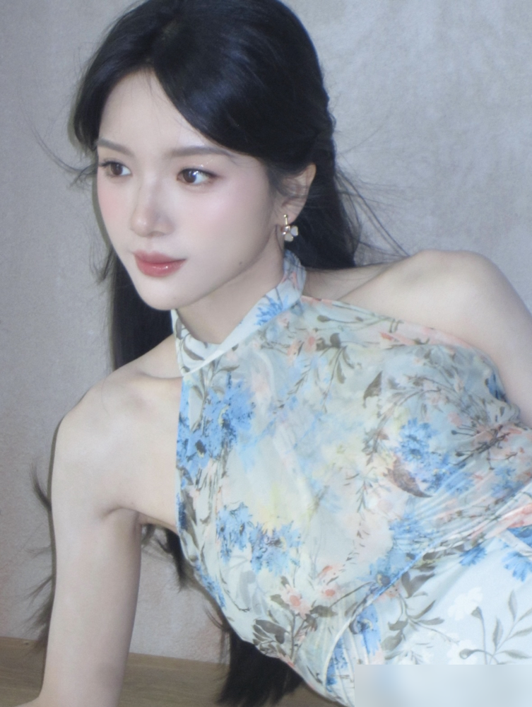 18亿票房，影后，原本是她的。王晓慧亲口承认，自己就是没准备好。
电影《给阿嬷的情书》选角时，先找的是她。结果她犹豫了，思前想后，机会扭头就给了李思潼。李思潼果断接住，直接拿下金鹿奖影后。
事后王晓慧说，自己不是科班出身，怕演砸了对不起大家，还担心出来之后大家说不漂亮。
一边是害怕搞砸，一边是