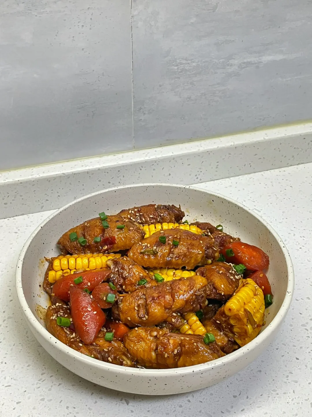 鸡翅煲也太好吃了，一口脱骨超入味🤤