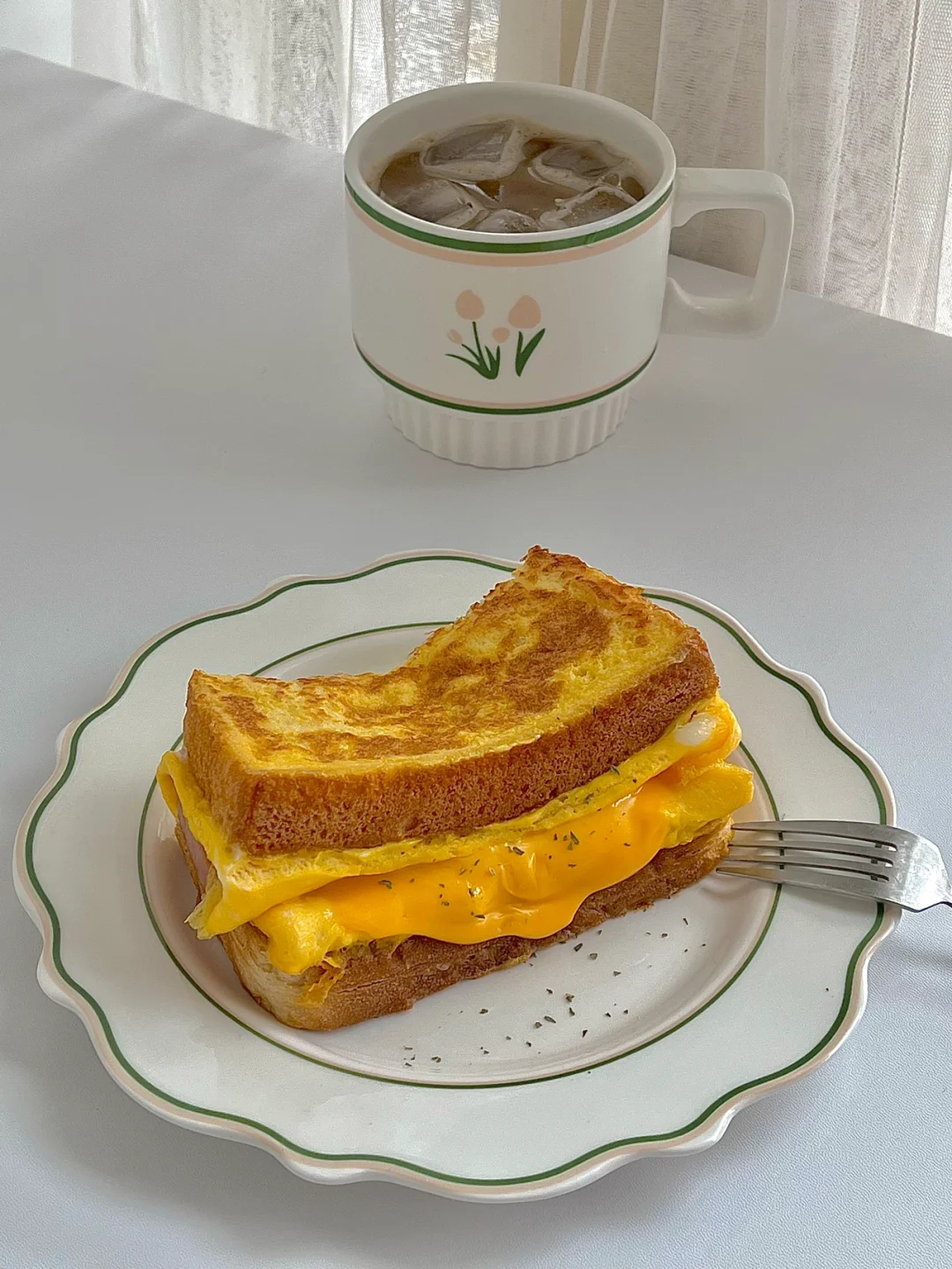 ☀️休息日早餐｜爆浆的芝士午餐肉蛋包三明治